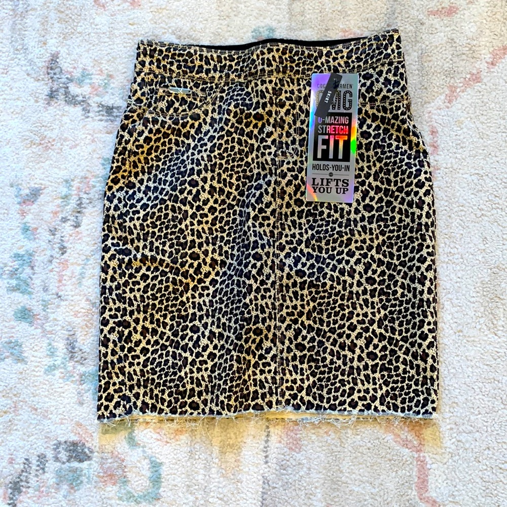 Coco+Carmen OMG O-mazing stretch fit skirt Size M Animal print Holds You In NWT